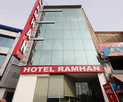 https://imgcld.yatra.com/ytimages/image/upload/t_hotel_yatra_city_desktop/v1408616787/Domestic Hotels/Hotels_New Delhi/Hotel Ramhan/Exteriror_1_copy.jpg